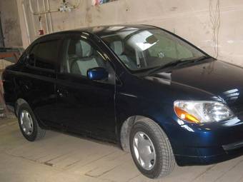 2002 Toyota Platz Images