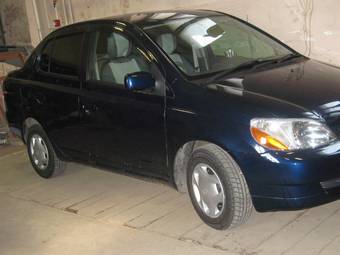 2002 Toyota Platz Pictures