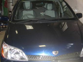 2002 Toyota Platz Pics