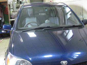 2002 Toyota Platz Pictures