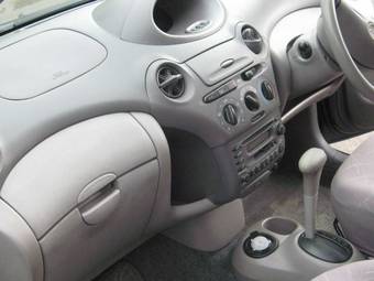 2002 Toyota Platz Photos