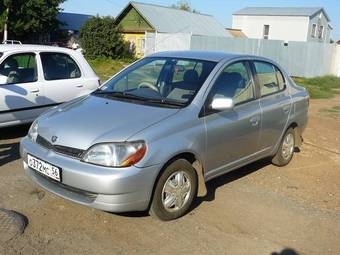 2002 Toyota Platz Images