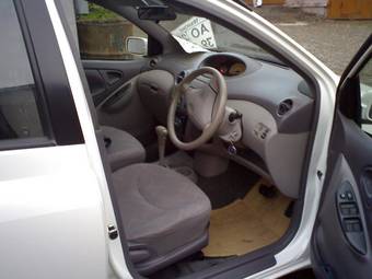 2002 Toyota Platz Photos