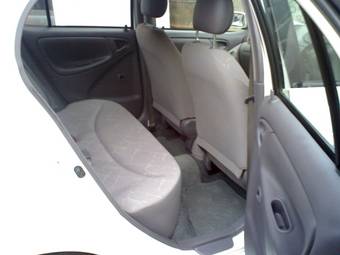 2002 Toyota Platz Pictures