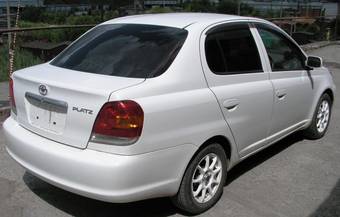 2002 Toyota Platz Pictures