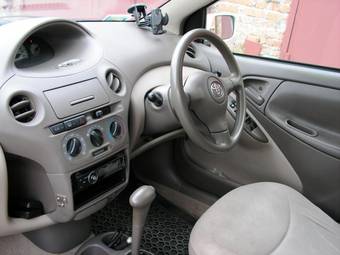 2002 Toyota Platz Images