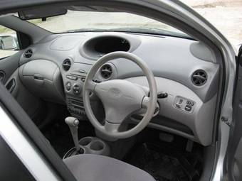 2002 Toyota Platz Pictures