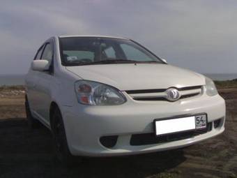 2002 Toyota Platz Pictures