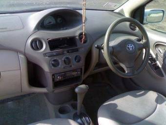 2002 Toyota Platz Pictures