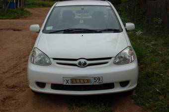 2002 Toyota Platz Photos