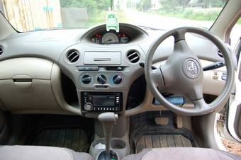 2002 Toyota Platz Photos