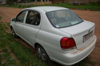 2002 Toyota Platz Images