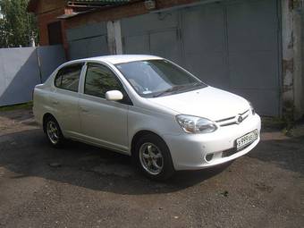 2002 Toyota Platz Photos