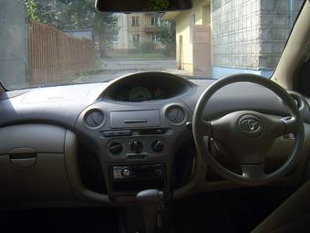 2002 Toyota Platz Photos