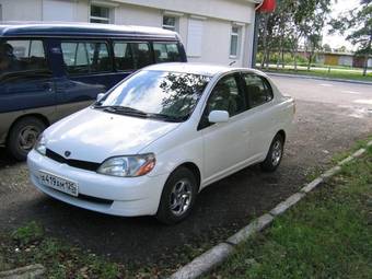 2002 Toyota Platz Pictures