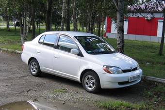 2002 Toyota Platz Pictures