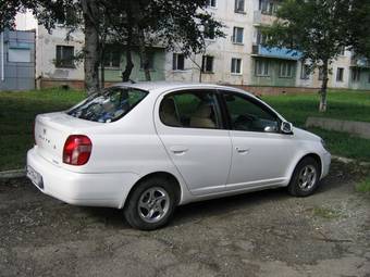 2002 Toyota Platz Photos