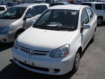 2002 Toyota Platz Photos