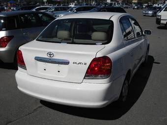 2002 Toyota Platz Pictures