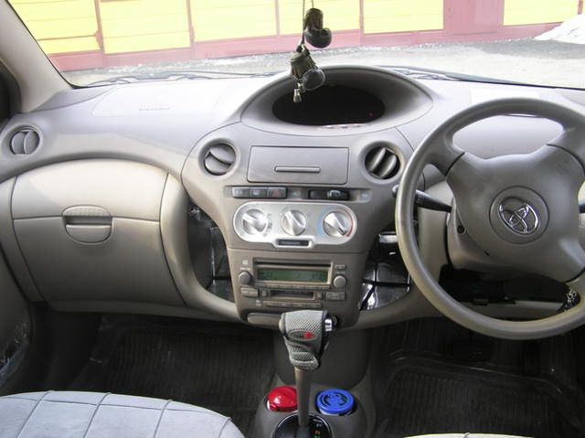2003 Toyota Platz
