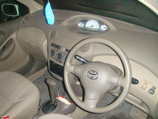 2003 Toyota Platz