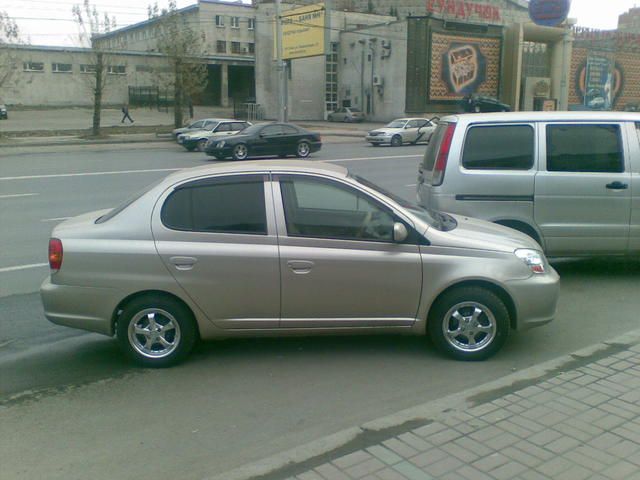 2003 Toyota Platz
