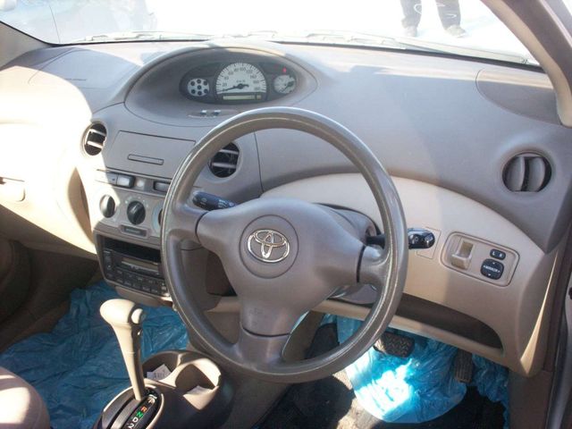 2003 Toyota Platz