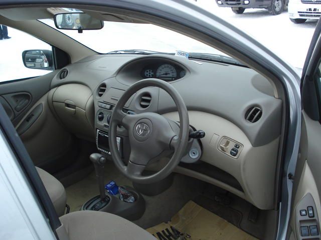 2003 Toyota Platz