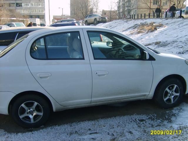 2003 Toyota Platz