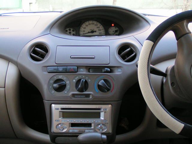2003 Toyota Platz