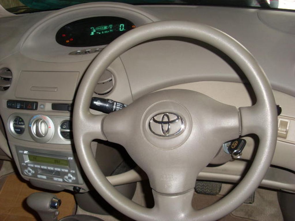 2003 Toyota Platz