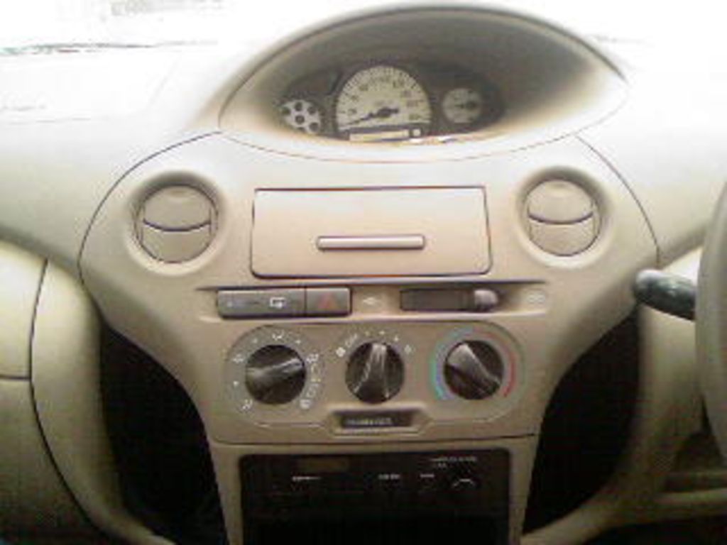 2003 Toyota Platz