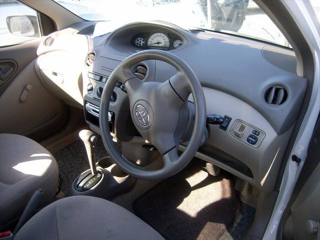2003 Toyota Platz