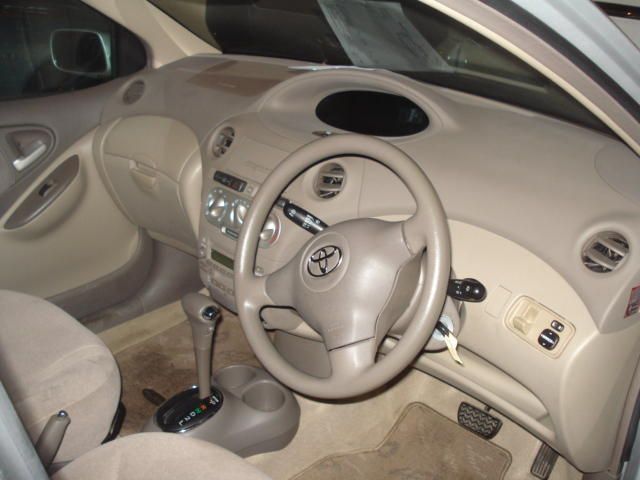 2003 Toyota Platz