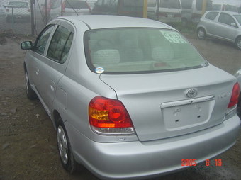 2003 Toyota Platz Pictures