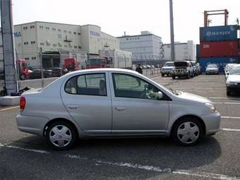 2003 Toyota Platz Pictures