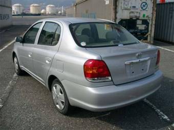 2003 Toyota Platz Pictures
