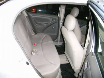 2003 Toyota Platz Pictures
