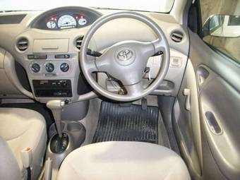 2003 Toyota Platz Pictures