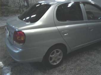 2003 Toyota Platz Photos