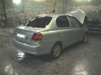 2003 Toyota Platz Photos