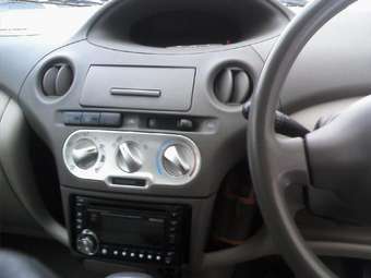 2003 Toyota Platz Images