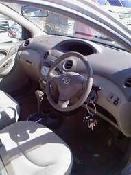 2003 Toyota Platz Pictures