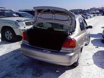 2003 Toyota Platz Pictures
