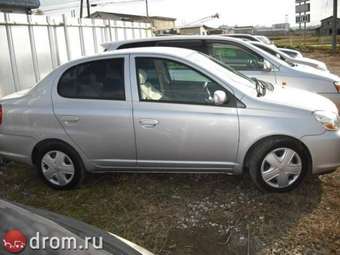 2003 Toyota Platz Pictures