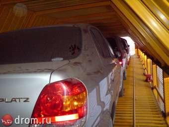 2003 Toyota Platz Pictures