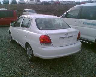2003 Toyota Platz Pictures