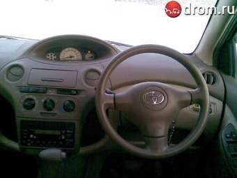 2003 Toyota Platz Pictures