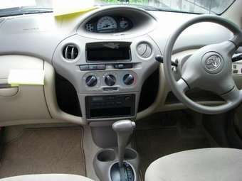 2003 Toyota Platz Photos
