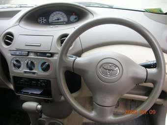 2003 Toyota Platz Pics